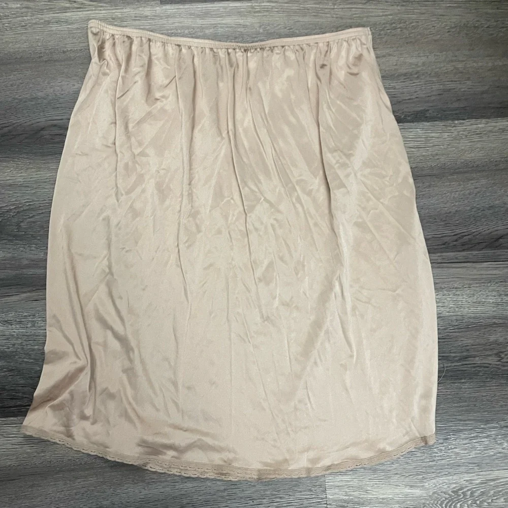 Cream Slip - Picture 1 of 2